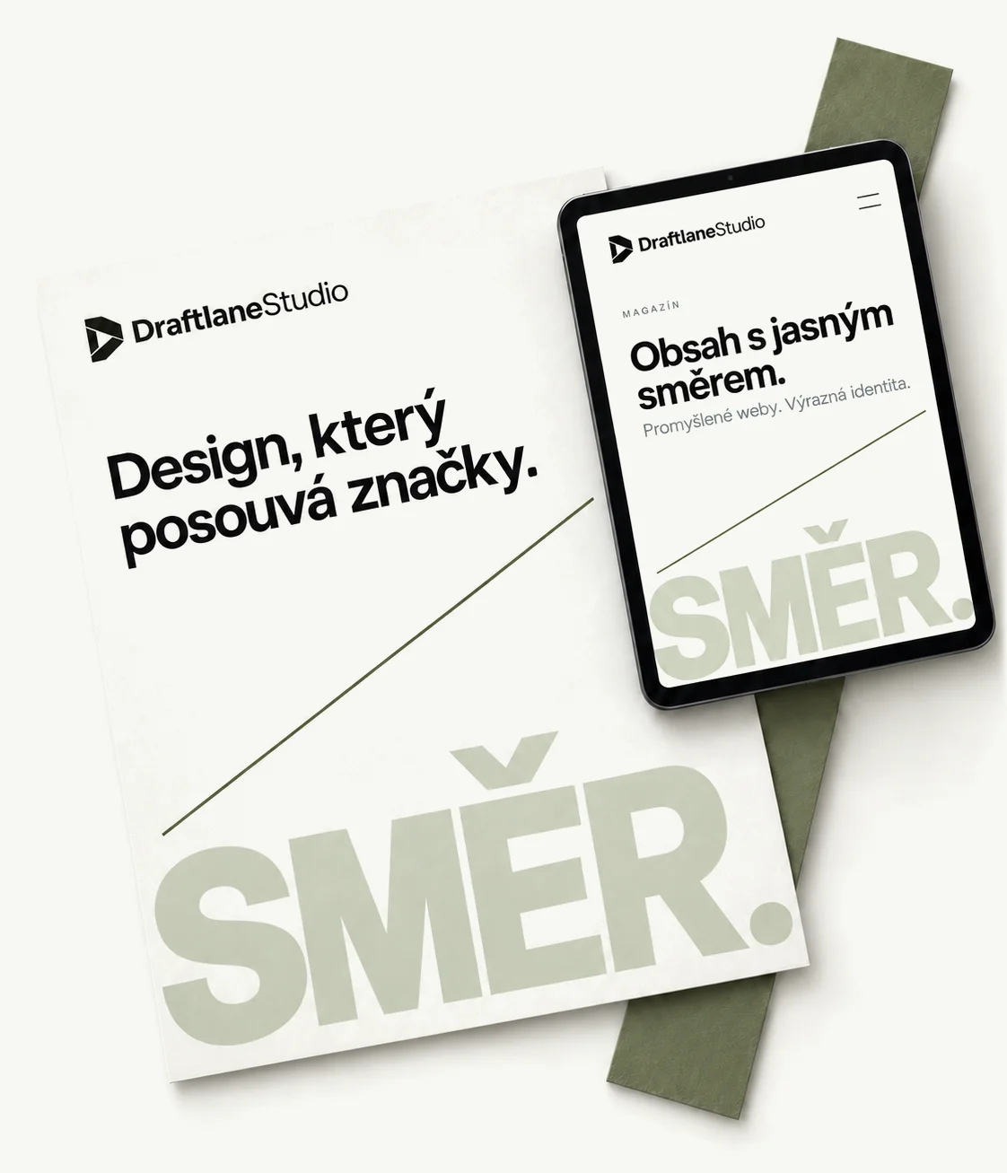 Redakční tiskoviny a tablet s obsahem DraftlaneStudio.